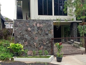 DIJUAL RUMAH MODERN DALAM KOMPLEK DEKAT GEGERKALONG DAN POLBAN CIWARUGA BANDUNG UTARA