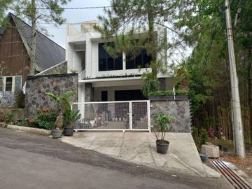 DIJUAL RUMAH MODERN DALAM KOMPLEK DEKAT GEGERKALONG DAN POLBAN CIWARUGA BANDUNG UTARA