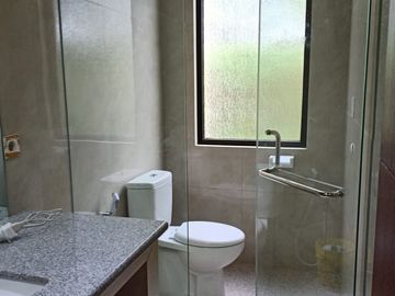 DIJUAL RUMAH MODERN DALAM KOMPLEK DEKAT GEGERKALONG DAN POLBAN CIWARUGA BANDUNG UTARA