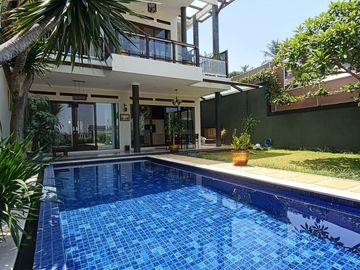 RUMAH LUX MODERN SEMI VILLA DOWNSLOPE, ADA KOLAM RENANG PRIBADI AREA BANDUNG UTARA SAYAP CIUMBULEUIT