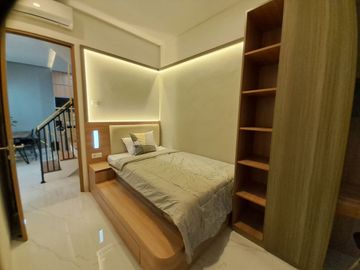 Rumah Jl.Raya Pejaten,Baru 3 LANTAI Mewah Murah Pasar Minggu Jaksel Kota Jakarta Selatan Jual Dijual