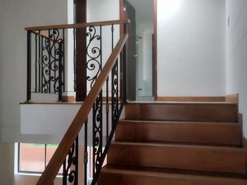 Casa en Venta Loma de Los Benedictinos Envigado