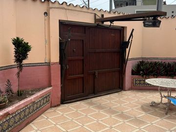 VENDO CASONA EN BARRANCO DETRAS DEL MUSEO PEDRO DE OSMA