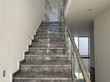 ESPECTACULAR CASA EN VENTA EN MAZATLAN SECTOR CERRITOS (ALTABRISA RESIDENCIAL) 4 RECAMARAS, A SOLO 800 MTS DEL MAR, PRIVADA CON ALBERCA Y GYM