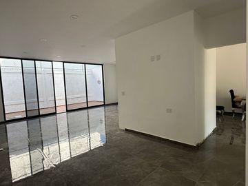 ESPECTACULAR CASA EN VENTA EN MAZATLAN SECTOR CERRITOS (ALTABRISA RESIDENCIAL) 4 RECAMARAS, A SOLO 800 MTS DEL MAR, PRIVADA CON ALBERCA Y GYM