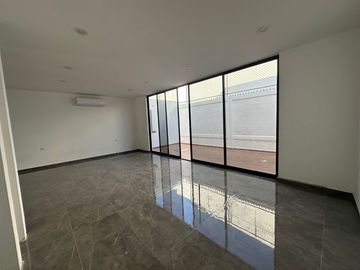 ESPECTACULAR CASA EN VENTA EN MAZATLAN SECTOR CERRITOS (ALTABRISA RESIDENCIAL) 4 RECAMARAS, A SOLO 800 MTS DEL MAR, PRIVADA CON ALBERCA Y GYM