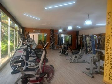 ESPECTACULAR CASA EN VENTA EN MAZATLAN SECTOR CERRITOS (ALTABRISA RESIDENCIAL) 4 RECAMARAS, A SOLO 800 MTS DEL MAR, PRIVADA CON ALBERCA Y GYM