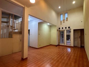 Dijual rumah bagsu modern clasic di Komplek Bintaro Jaya
