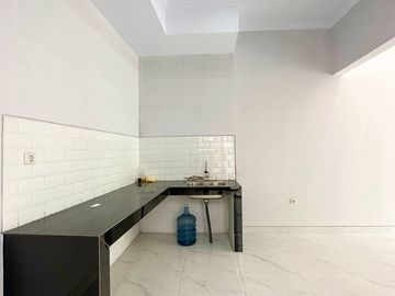 Rumah 2 Lantai Bergaya American Classic Di Lokasi Strategis Srengseng Sawah, Jagakarsa - Jakarta selatan