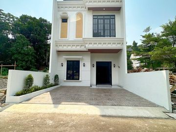 Rumah 2 Lantai Bergaya American Classic Di Lokasi Strategis Srengseng Sawah, Jagakarsa - Jakarta selatan