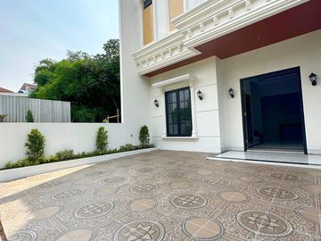 Rumah 2 Lantai Bergaya American Classic Di Lokasi Strategis Srengseng Sawah, Jagakarsa - Jakarta selatan