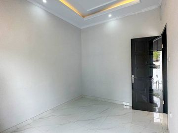 Rumah 2 Lantai Bergaya American Classic Di Lokasi Strategis Srengseng Sawah, Jagakarsa - Jakarta selatan
