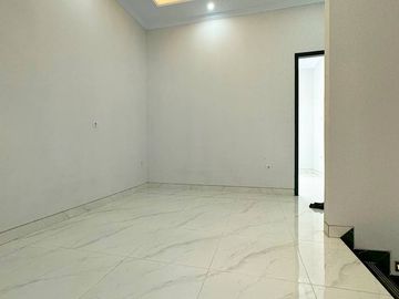 Rumah 2 Lantai Bergaya American Classic Di Lokasi Strategis Srengseng Sawah, Jagakarsa - Jakarta selatan