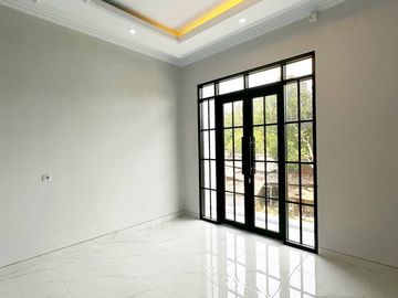Rumah 2 Lantai Bergaya American Classic Di Lokasi Strategis Srengseng Sawah, Jagakarsa - Jakarta selatan