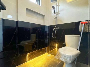 Rumah 2 Lantai Bergaya American Classic Di Lokasi Strategis Srengseng Sawah, Jagakarsa - Jakarta selatan