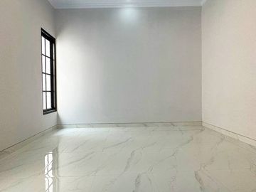 Rumah 2 Lantai Bergaya American Classic Di Lokasi Strategis Srengseng Sawah, Jagakarsa - Jakarta selatan