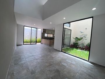 ESTRENA CASA DE AUTOR EN VENTA EN CAPITAL SUR  4 RECÀMARAS VIGILANCIA