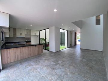 ESTRENA CASA DE AUTOR EN VENTA EN CAPITAL SUR  4 RECÀMARAS VIGILANCIA