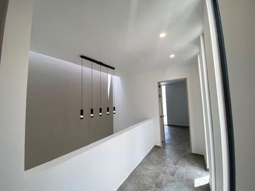 ESTRENA CASA DE AUTOR EN VENTA EN CAPITAL SUR  4 RECÀMARAS VIGILANCIA