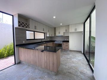 ESTRENA CASA DE AUTOR EN VENTA EN CAPITAL SUR  4 RECÀMARAS VIGILANCIA