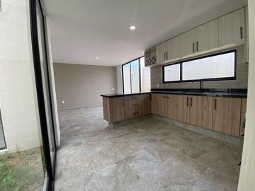 ESTRENA CASA DE AUTOR EN VENTA EN CAPITAL SUR  4 RECÀMARAS VIGILANCIA