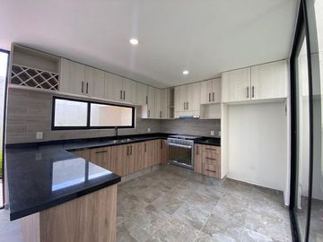 ESTRENA CASA DE AUTOR EN VENTA EN CAPITAL SUR  4 RECÀMARAS VIGILANCIA
