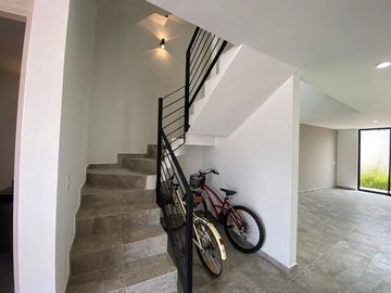 ESTRENA CASA DE AUTOR EN VENTA EN CAPITAL SUR  4 RECÀMARAS VIGILANCIA