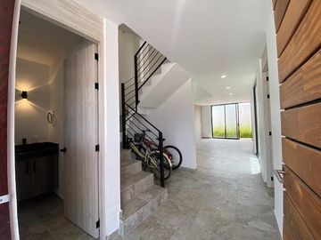 ESTRENA CASA DE AUTOR EN VENTA EN CAPITAL SUR  4 RECÀMARAS VIGILANCIA
