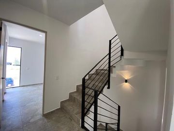ESTRENA CASA DE AUTOR EN VENTA EN CAPITAL SUR  4 RECÀMARAS VIGILANCIA