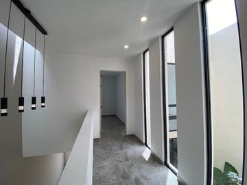 ESTRENA CASA DE AUTOR EN VENTA EN CAPITAL SUR  4 RECÀMARAS VIGILANCIA