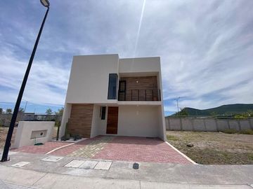ESTRENA CASA DE AUTOR EN VENTA EN CAPITAL SUR  4 RECÀMARAS VIGILANCIA