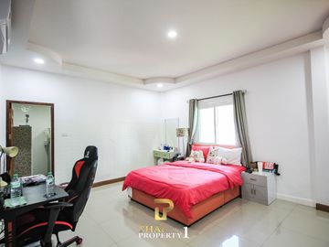 3 Bedroom Pool Villa for Sale Near Golf Course in Huay Yai Pattaya