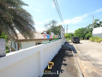 3 Bedroom Pool Villa for Sale Near Golf Course in Huay Yai Pattaya