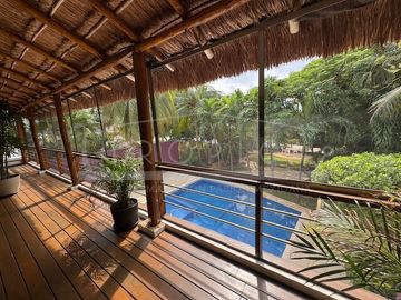 “Tu Hogar y Negocio Frente a la Laguna Bojórquez en el corazón de la espectacular Zona Hotelera de Cancún”