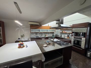 “Tu Hogar y Negocio Frente a la Laguna Bojórquez en el corazón de la espectacular Zona Hotelera de Cancún”