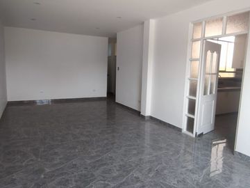 VENDO DEPARTAMENTO EN EL 4TO PISO AL COSTADO DE LA UDEP URB.LAGUNAS DEL CHIPE