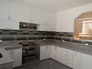 VENDO DEPARTAMENTO EN EL 4TO PISO AL COSTADO DE LA UDEP URB.LAGUNAS DEL CHIPE