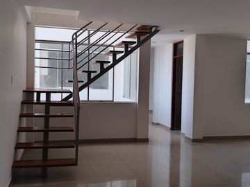 SE VENDE ACOGEDOR DEPARTAMENTO DUPLEX DE 148m2