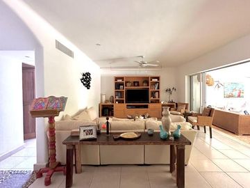 CASA EN VENTA CON MUELLE – Isla Dorada, Cancún