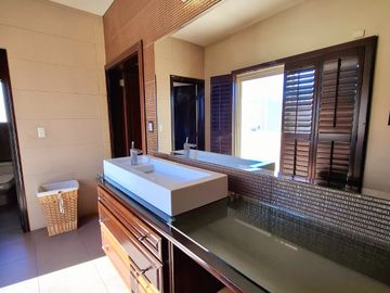 Casa en venta en La Rioja Residencial al poniente de Hermosillo