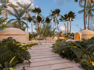 Condominio con terraza privada, en venta, Frente al mar, Puerto Morelos.