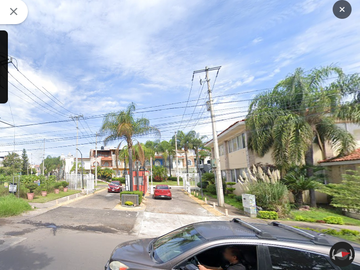 Casa en fraccionamiento ubicada en colonia Parques de Tlaquepaque, con 3 Recamaras y 59m2 entre Av Guadalupe y Anillo Periférico.