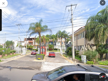 Casa en fraccionamiento ubicada en colonia Parques de Tlaquepaque, con 3 Recamaras y 59m2 entre Av Guadalupe y Anillo Periférico.