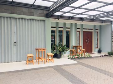 MEWAH Rumah Villa 2 lantai Fasilitas Jogging Track di lembang Cidadap