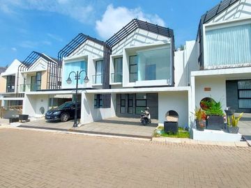 RUMAH BARU DI CLUSTER MEWAH ADA KOLAM RENANG DI SETIABUDI GEGER KALONG