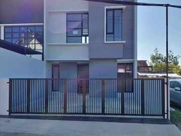 RUMAH BARU MINIMALIS 2 LANTAI DI KOMPLEK EXCLUSIVE CIHANJUANG DEKAT KOI