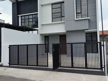 RUMAH BARU MINIMALIS 2 LANTAI DI KOMPLEK EXCLUSIVE CIHANJUANG DEKAT KOI
