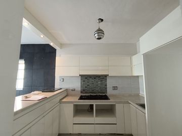 Casa de 4 habitaciónes y piscina privada en venta, Santa Fé, Playa del Carmen, Quintana Roo.