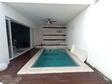 Casa de 4 habitaciónes y piscina privada en venta, Santa Fé, Playa del Carmen, Quintana Roo.
