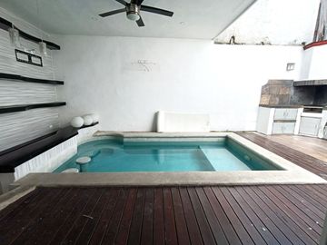 Casa de 4 habitaciónes y piscina privada en venta, Santa Fé, Playa del Carmen, Quintana Roo.